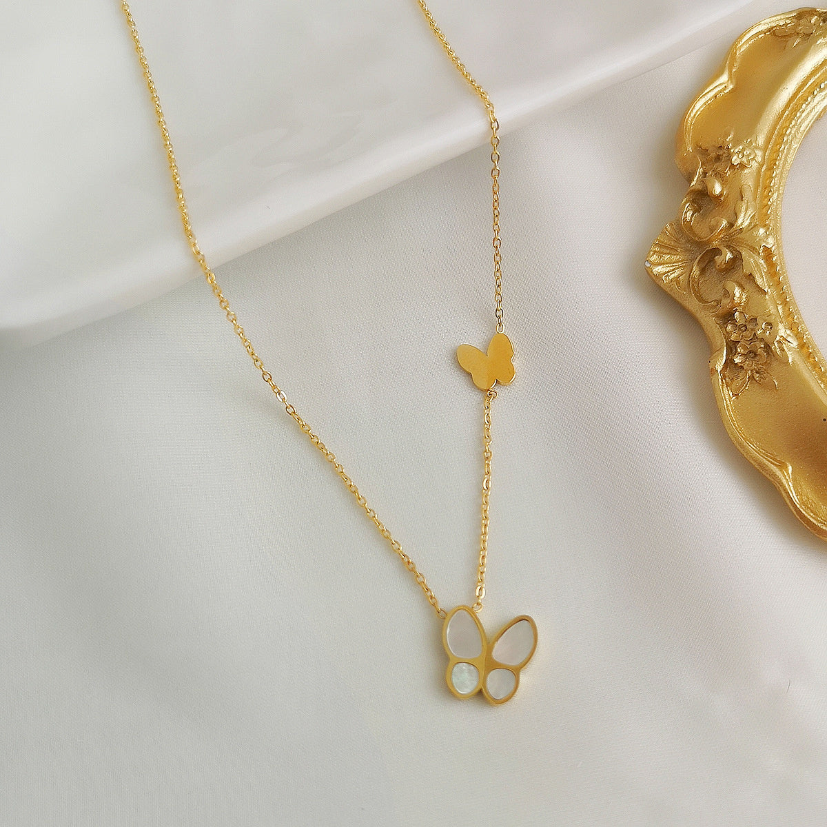 Design butterfly necklace